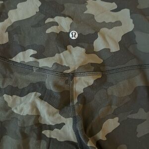 Camo aligns. Size 4